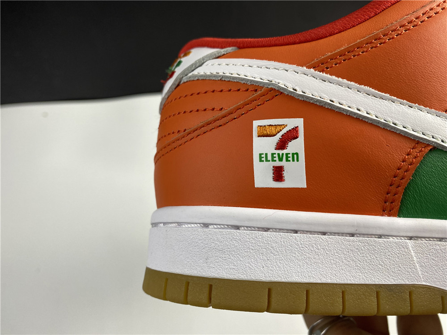 Nike SB Dunk Low 7 Eleven