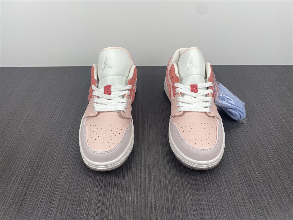 Jordan 1 Low SE Mighty Swooshers Pink