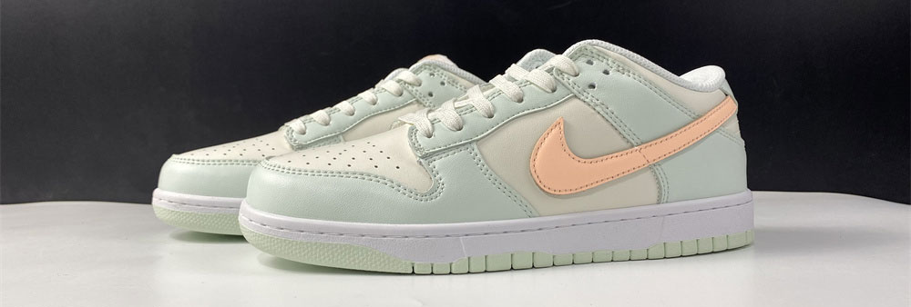 Nike Dunk Low Barely Green
