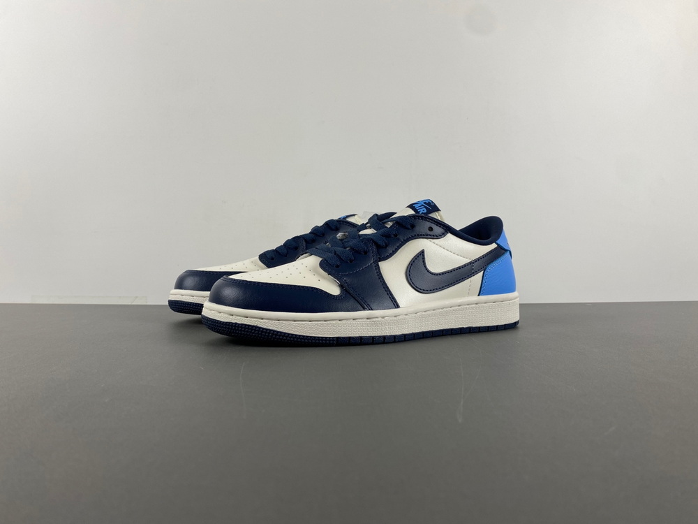 Jordan 1 Low OG Obsidian UNC