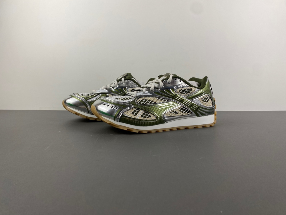 Bottega Veneta Orbit Mud White
