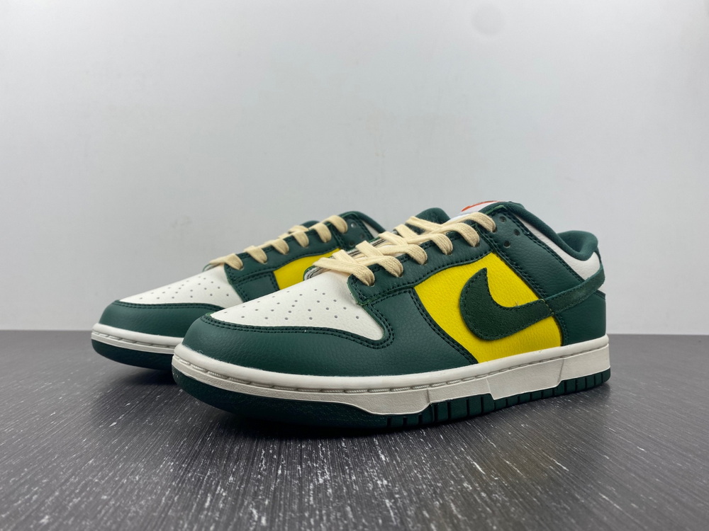 Nike Dunk Low SE Noble Green (W)