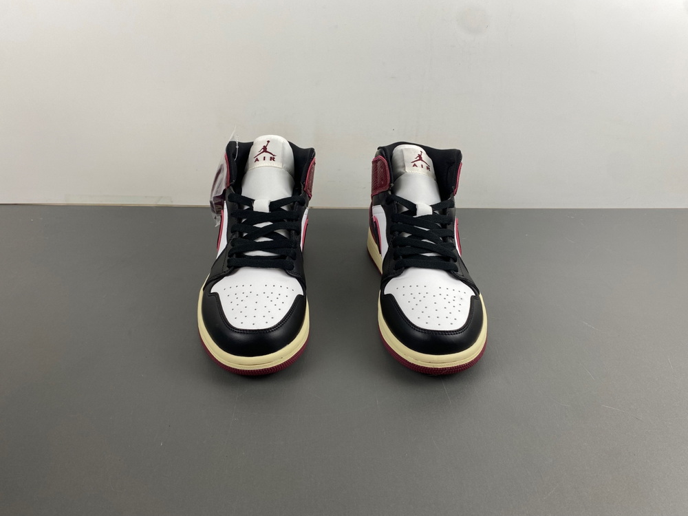 Jordan 1 Mid SE Bordeaux (W)
