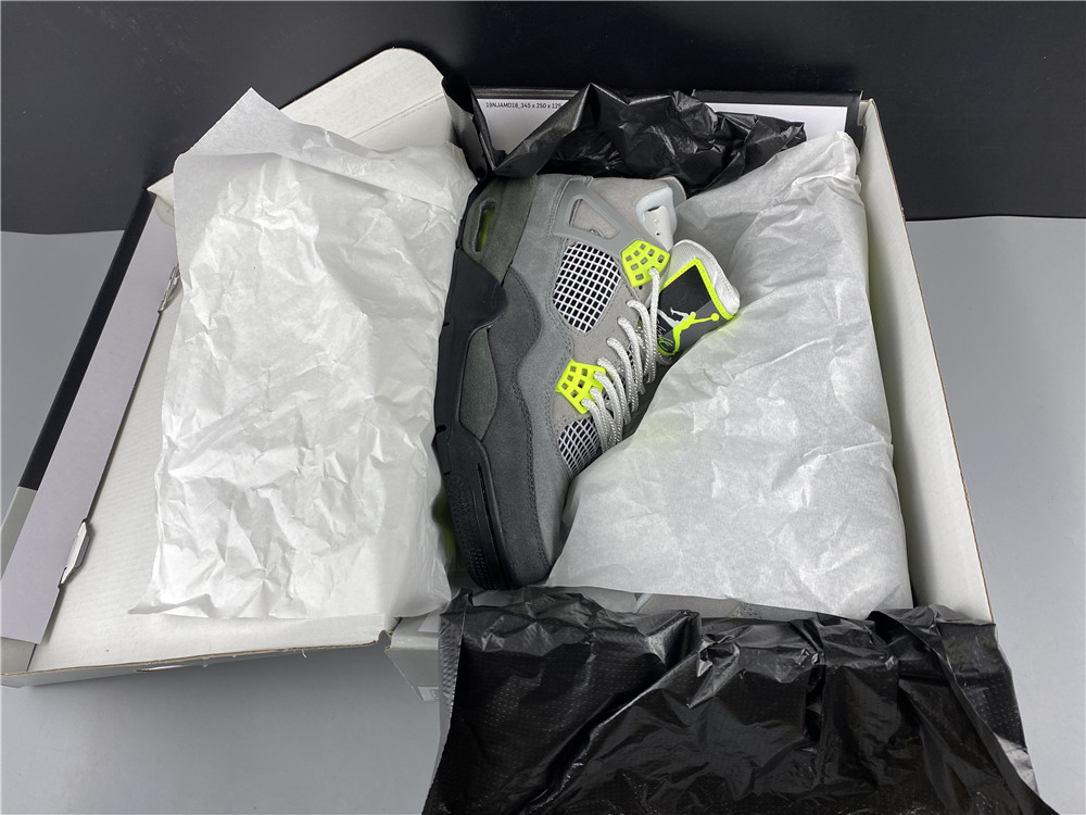 Air Jordan 4 Retro SE Neon