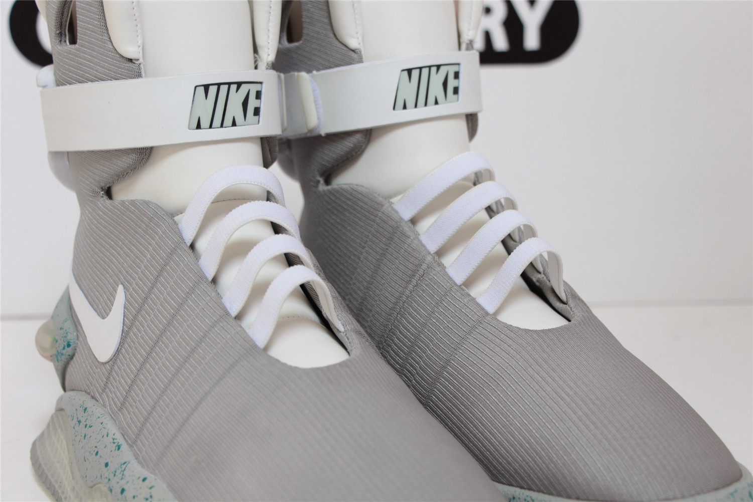 @OWF Nike Air Mag Back To Future Autolacing