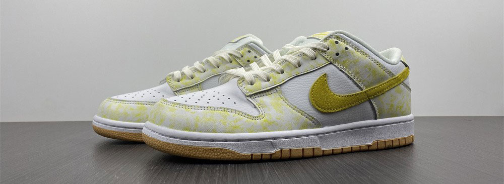 Nike Dunk Low Yellow Strike (W)