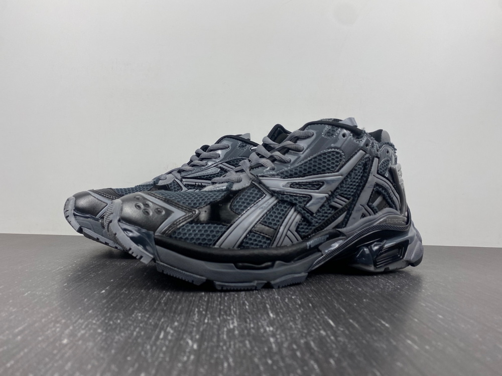 Balenciaga Runner Sneaker 677403 W3RBR 151547