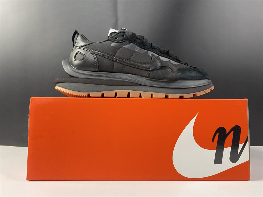 Nike Vaporwaffle Sacai Black Gum