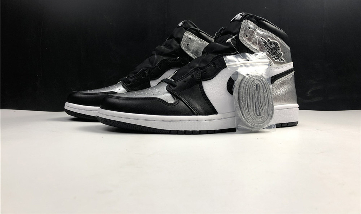 Jordan 1 Retro High Silver Toe (W)