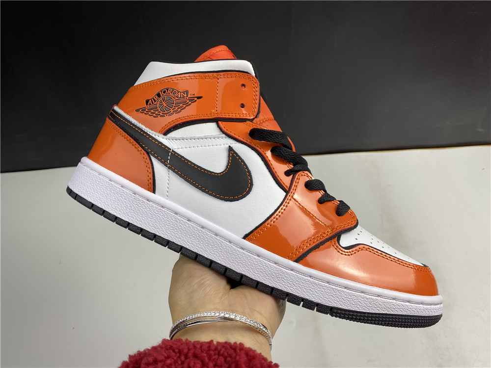 Air Jordan 1 Mid SE Turf Orange