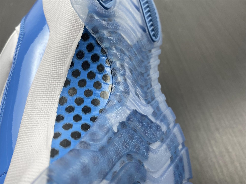 Jordan 11 Retro Low University Blue