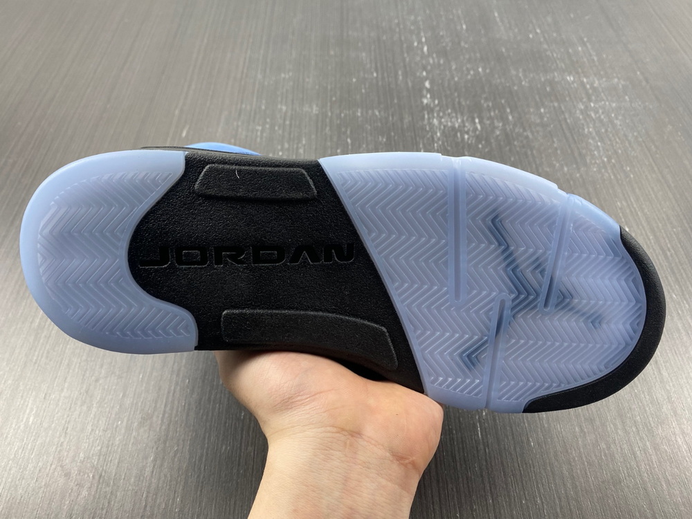 Air Jordan 5 UNC