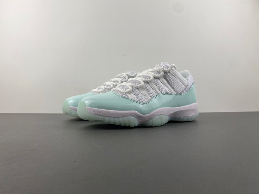 Jordan 11 Retro Low Igloo (W)