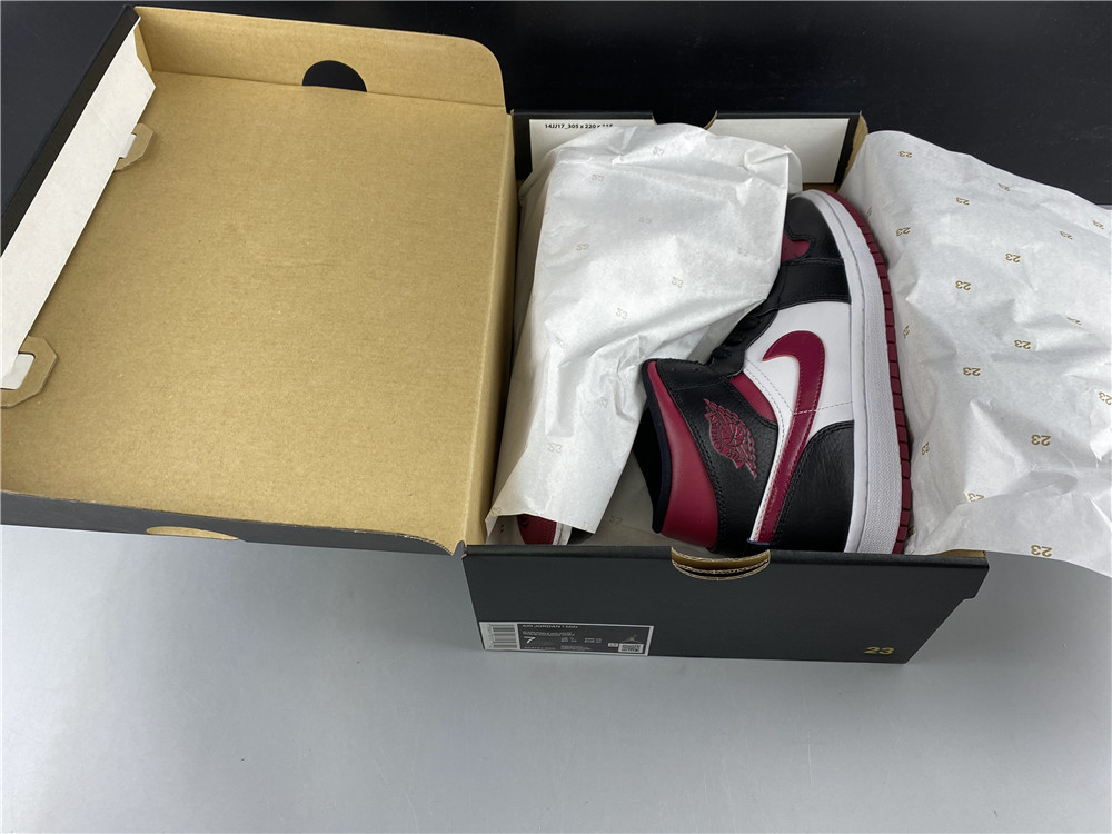 Jordan 1 Mid Bred Toe