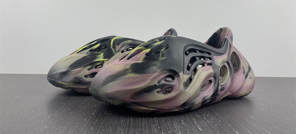 Adidas Yeezy Foam RNR MX Carbon