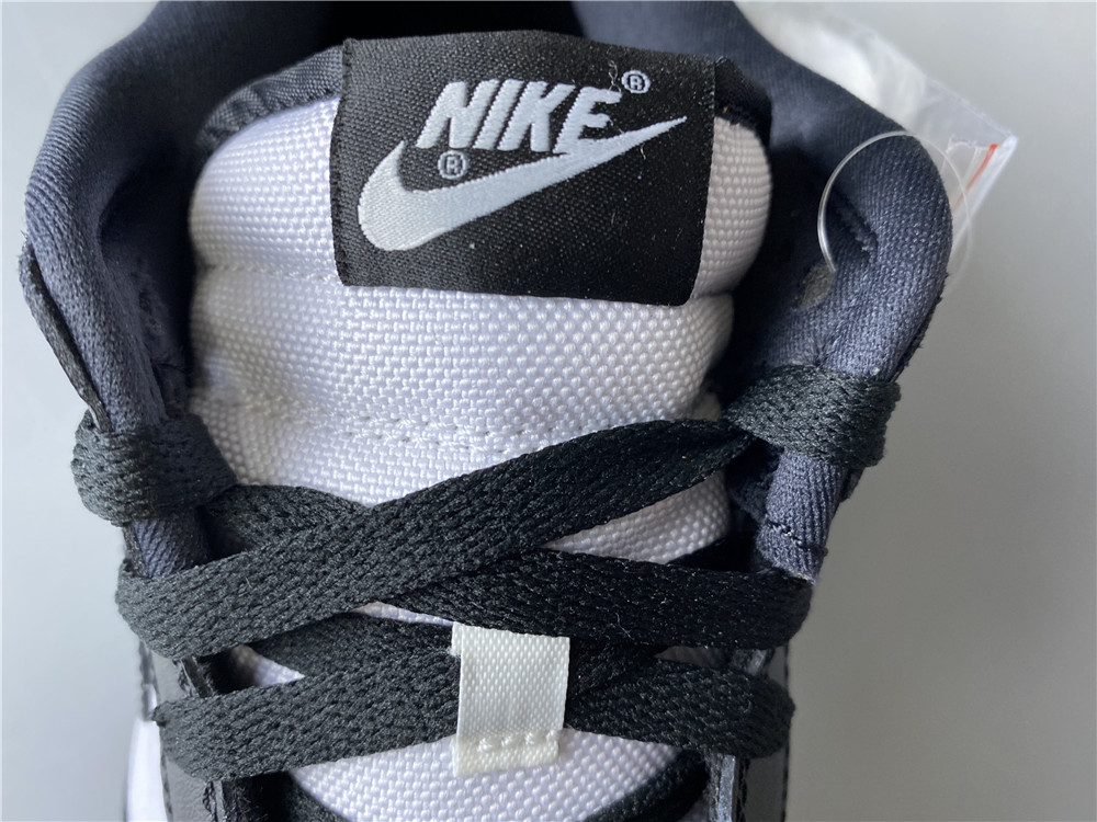 Nike SB dunk low black and white