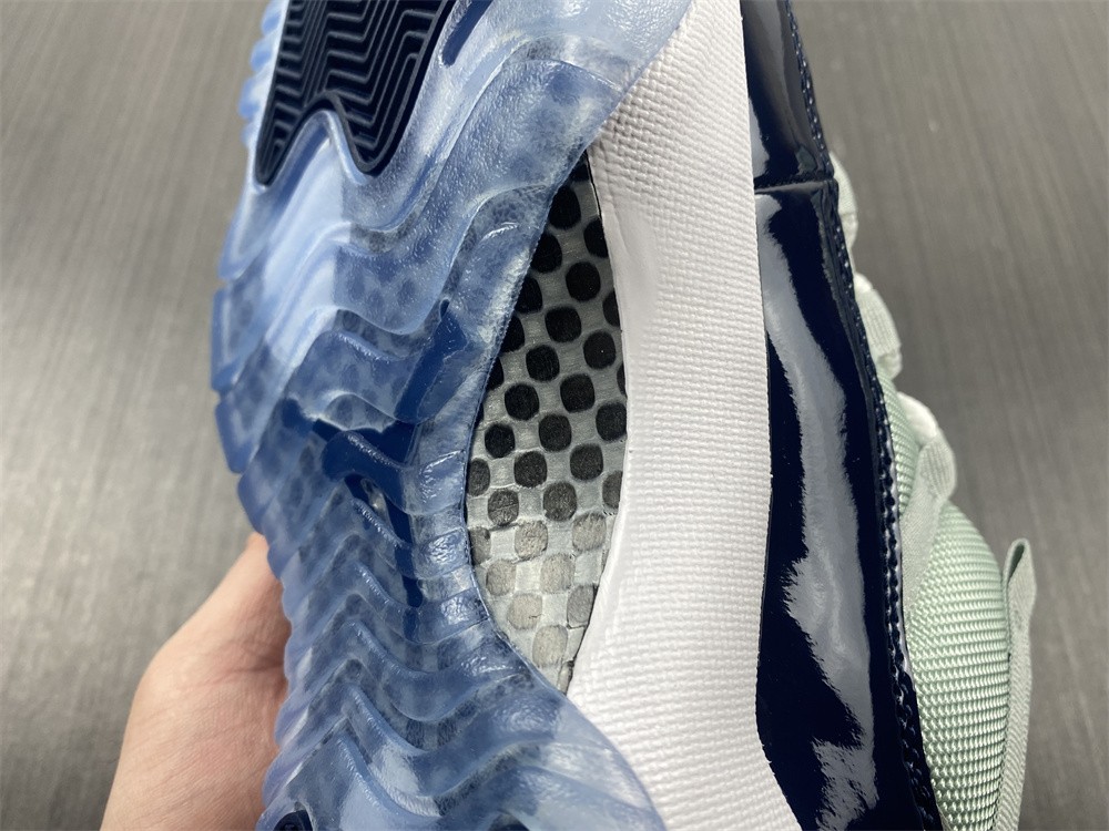Jordan 11 Retro Low Georgetown