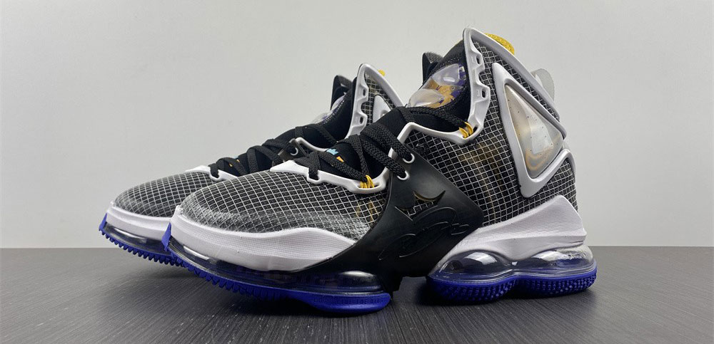 Nike LeBron 19 Graduate