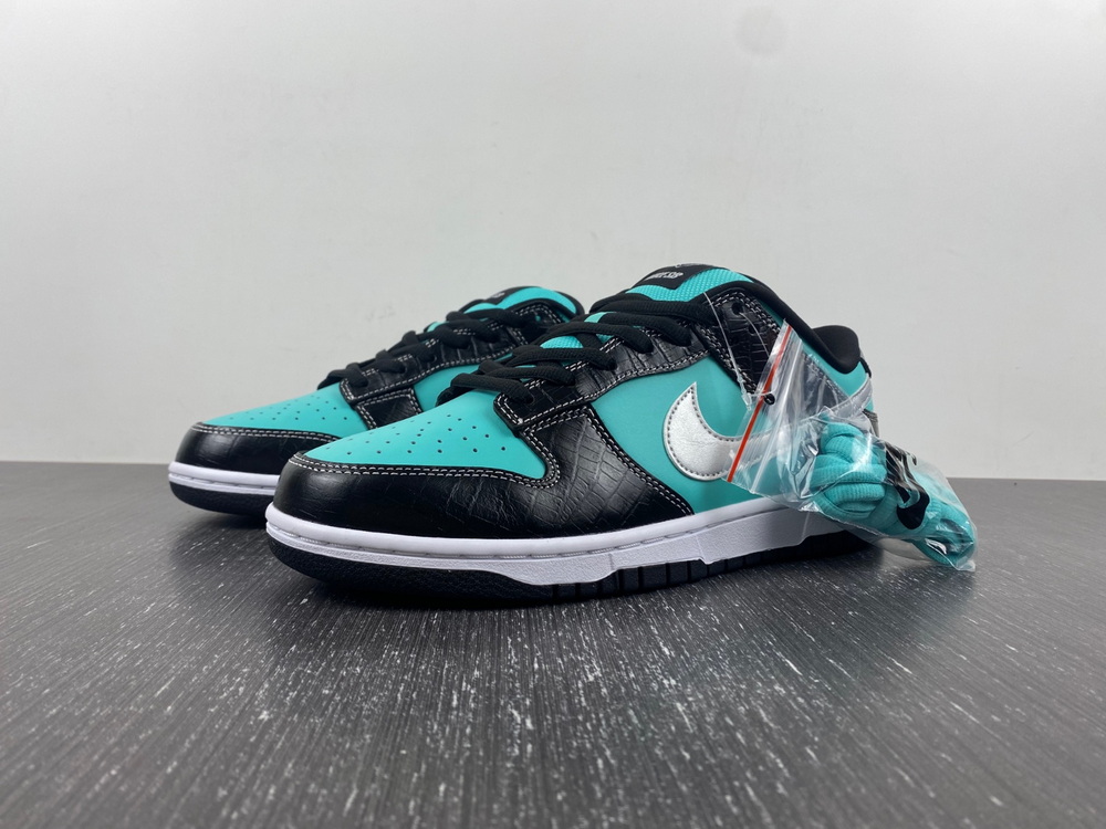 Nike SB Dunk Low Diamond Supply Co. Aqua Blue