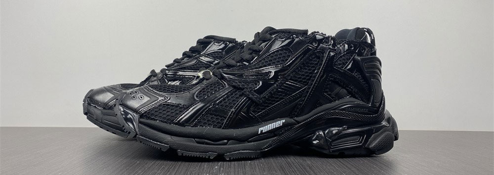 Balenciaga Men Runner Sneaker In Black