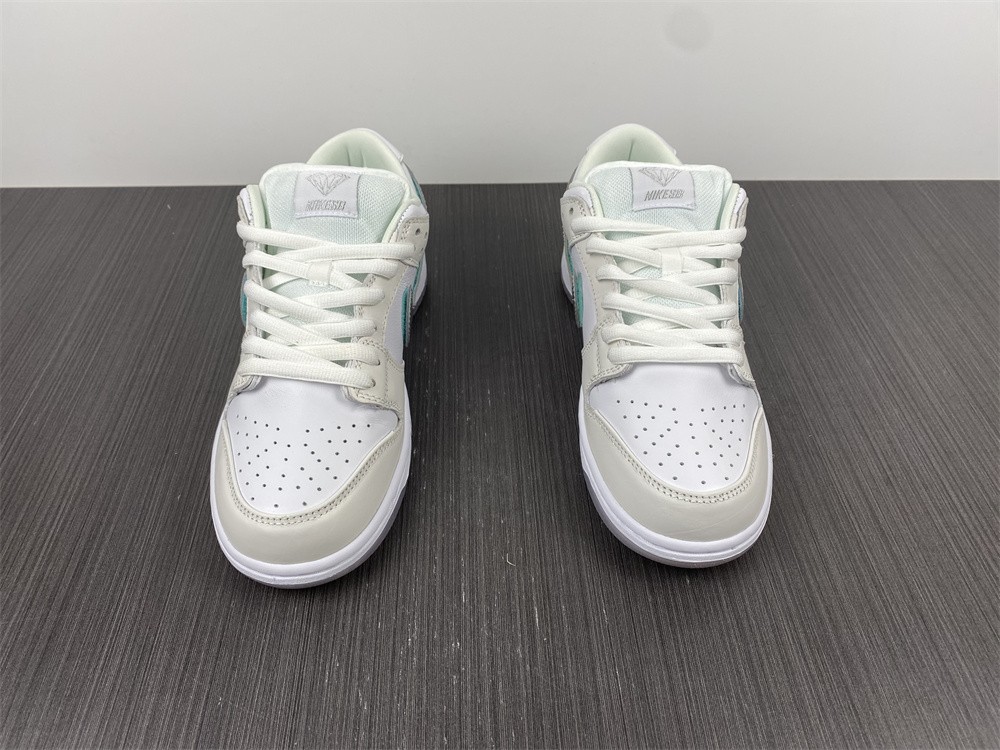 Nike SB Dunk Low Diamond Supply Co White Diamond