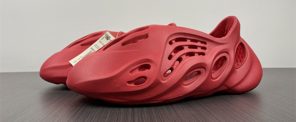 Adidas Yeezy Foam RNNR Vermillion