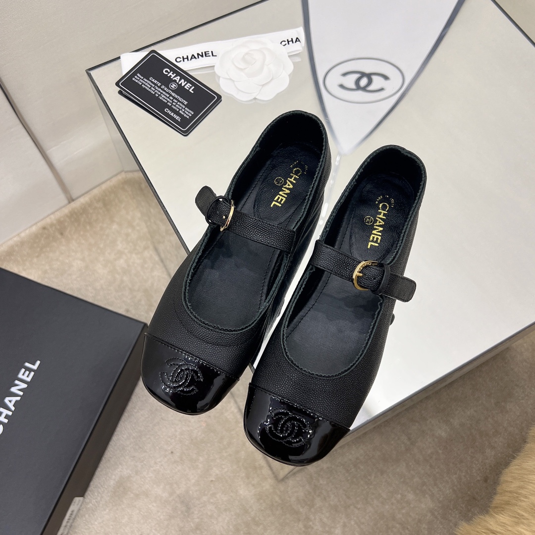 Chanel Shoes131