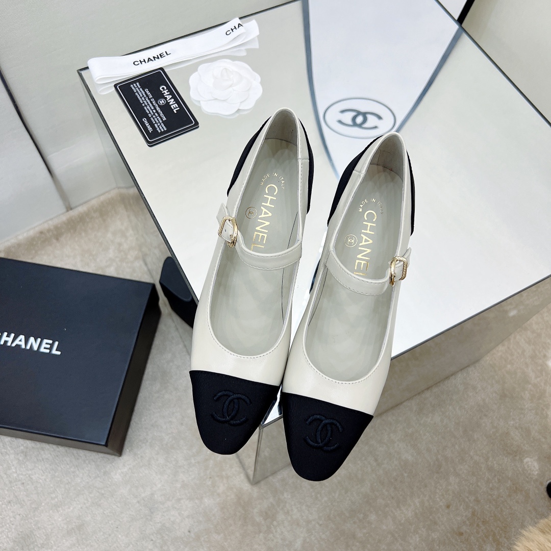 Chanel Shoes143