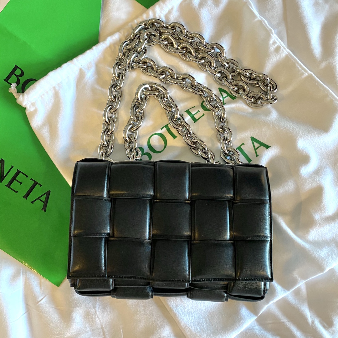 BOTTEGA VENETA THE CHAIN CASSETTE