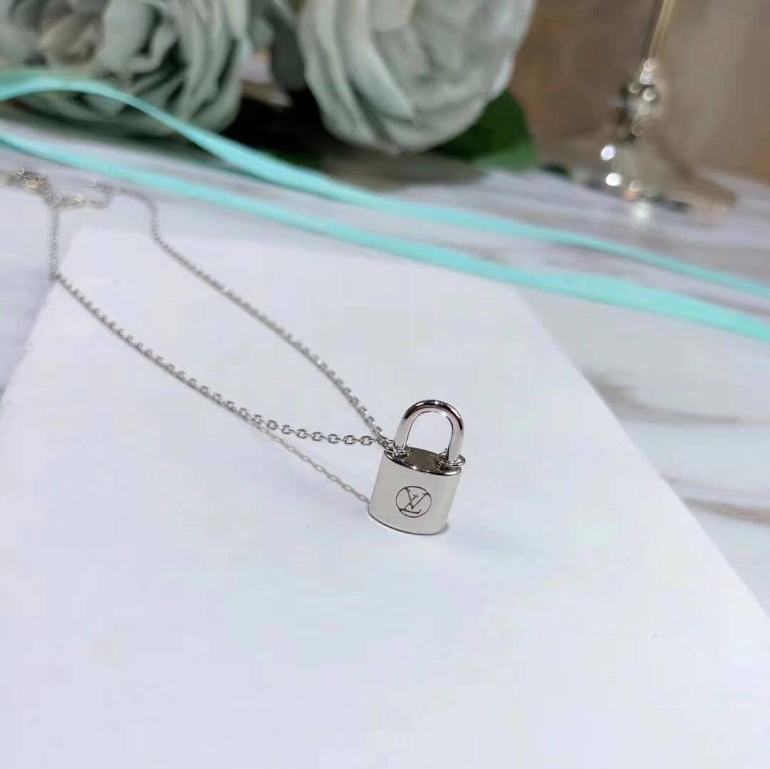 Cheap Louis Vuitton Necklace