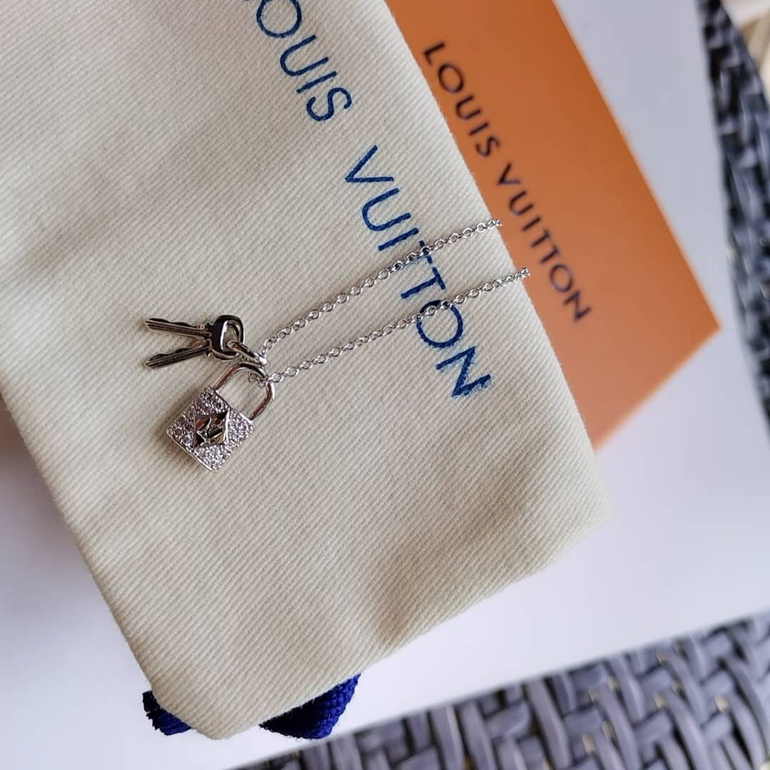 Wholesale Louis Vuitton AAA+ Necklace