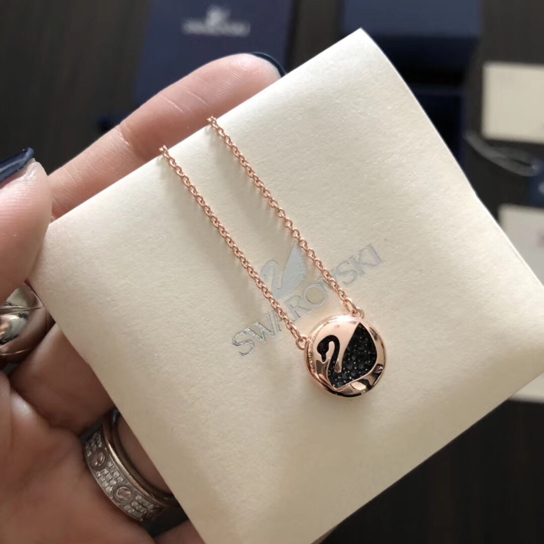 SWAROVSKI round black swan necklace