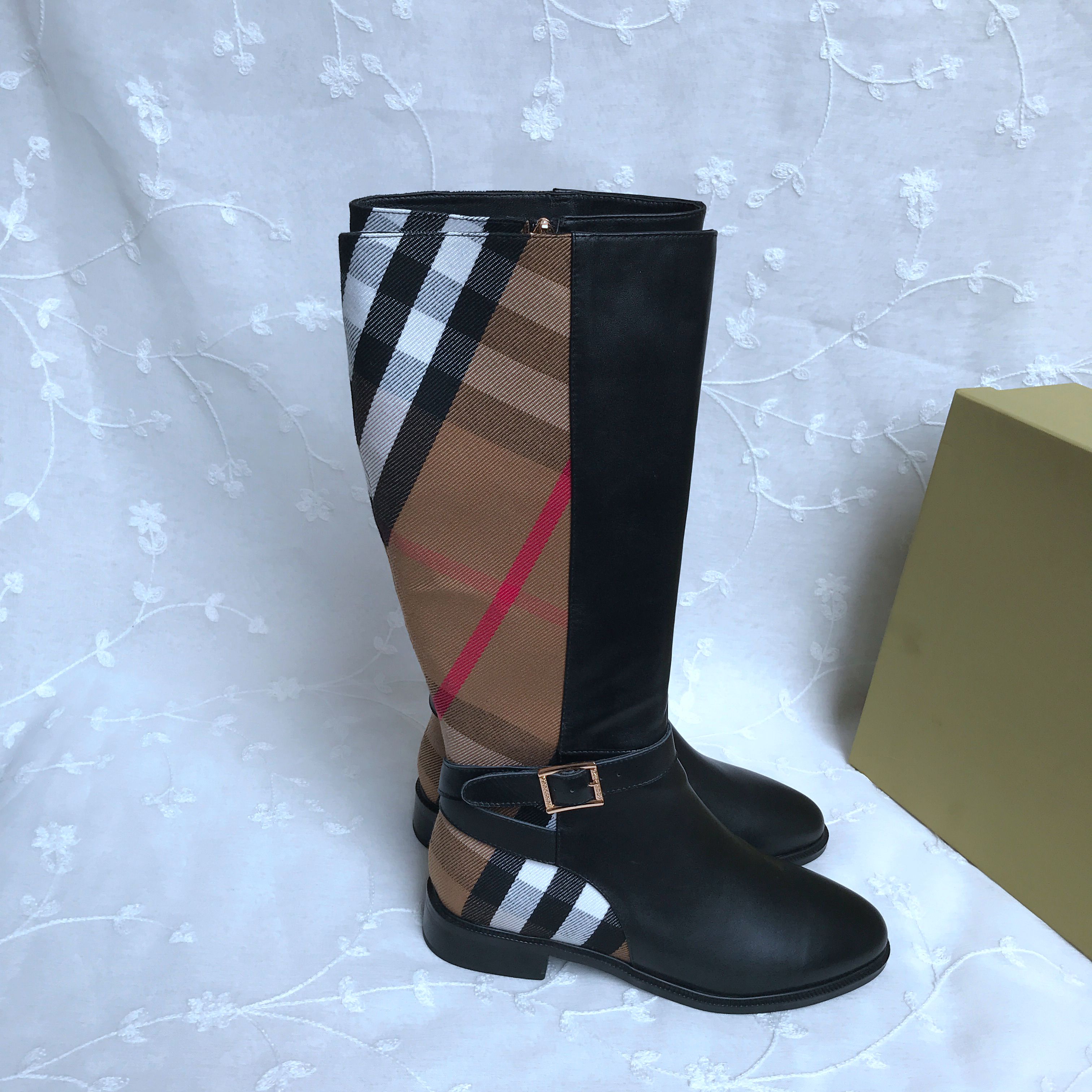 BURBERRY Boots 451971