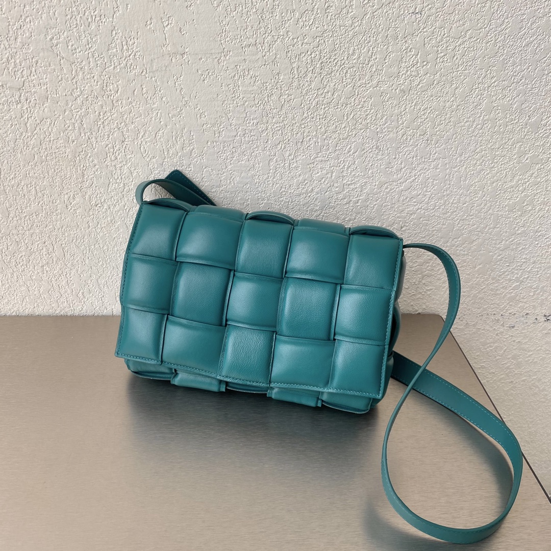 BOTTEGA VENETA THE CHAIN CASSETTE