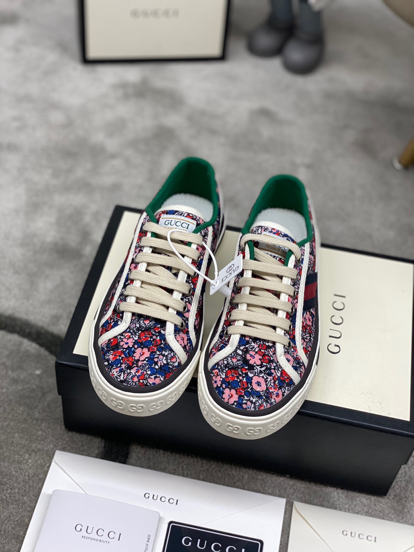 Gucci shoe196