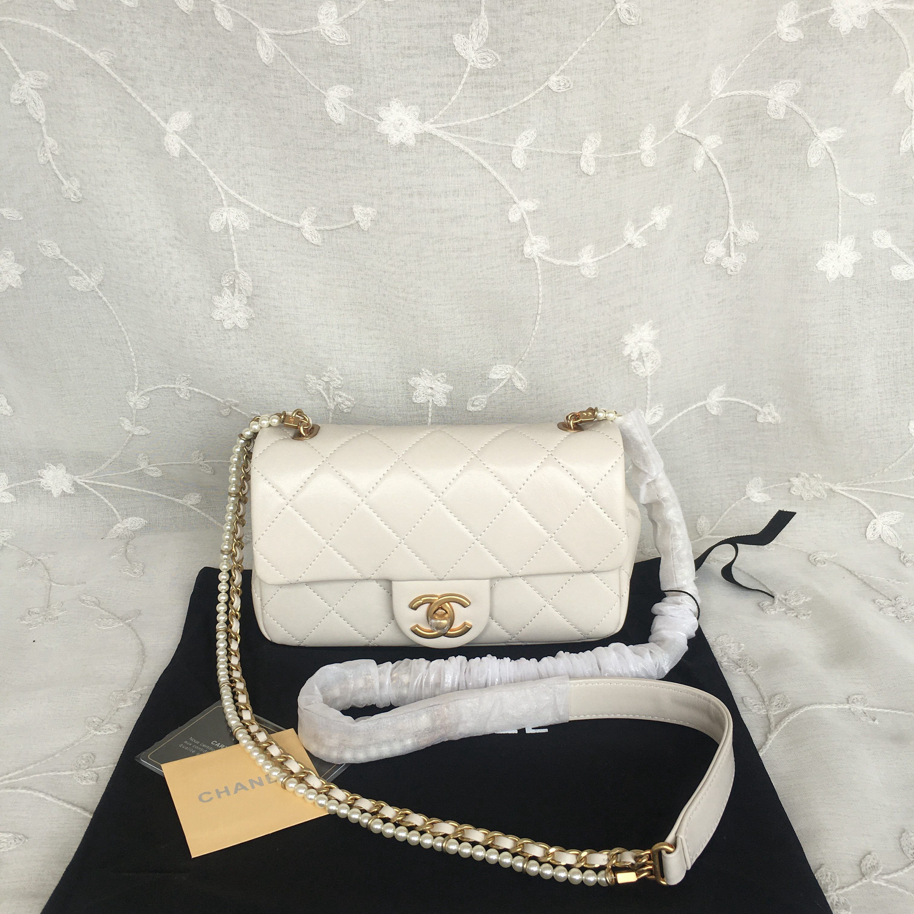 CHANEL FLAP BAG AS2210