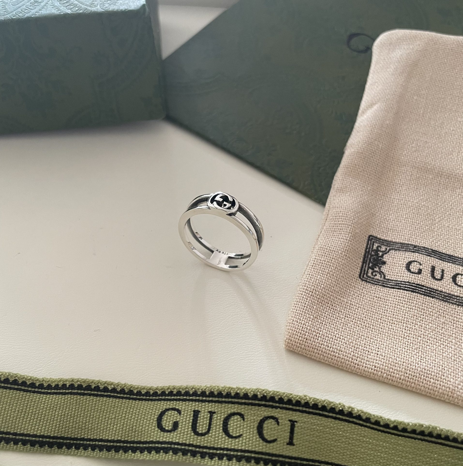 G*u interlocking double G narrow sterling silver ring