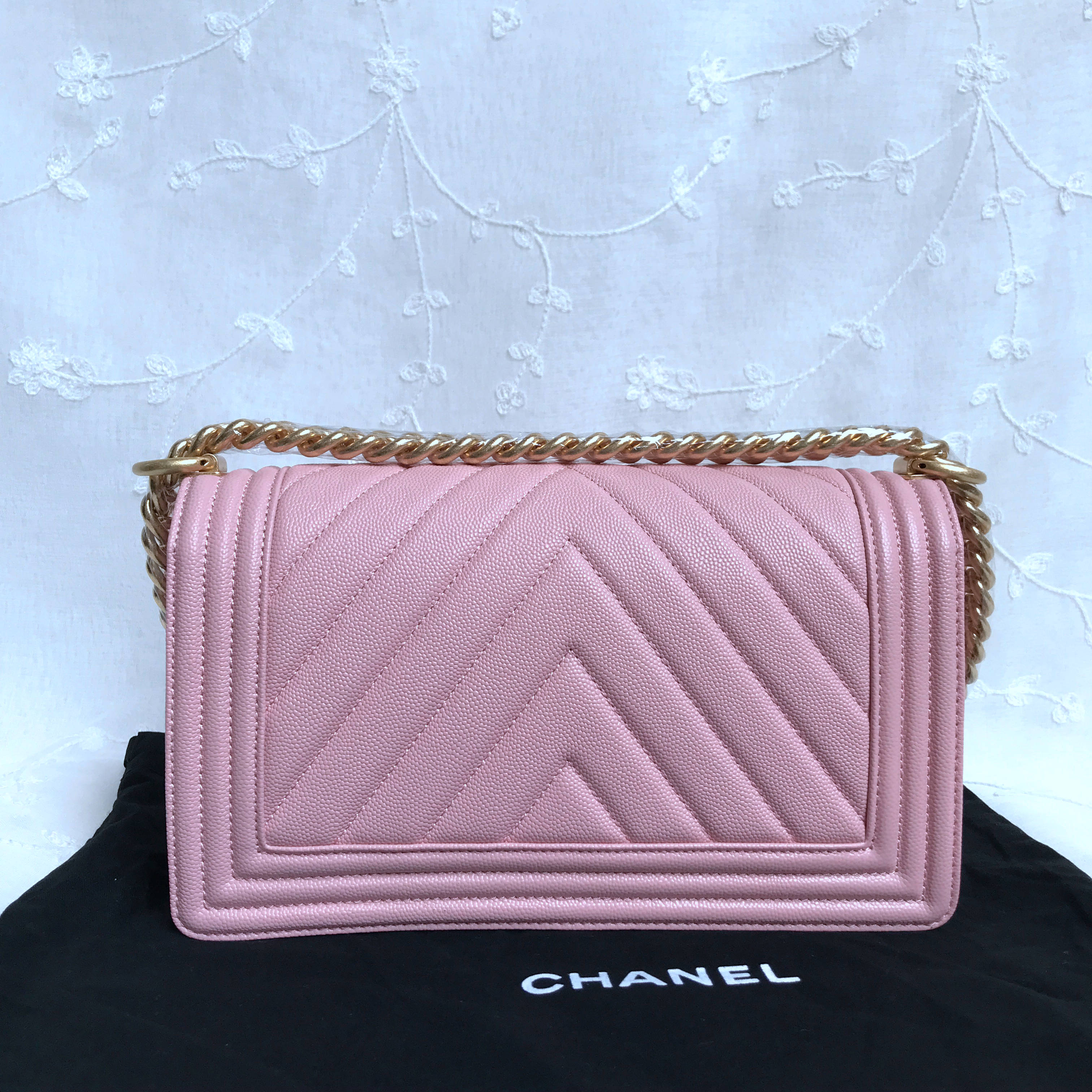 CHANEL BOY HANDBAG A67085