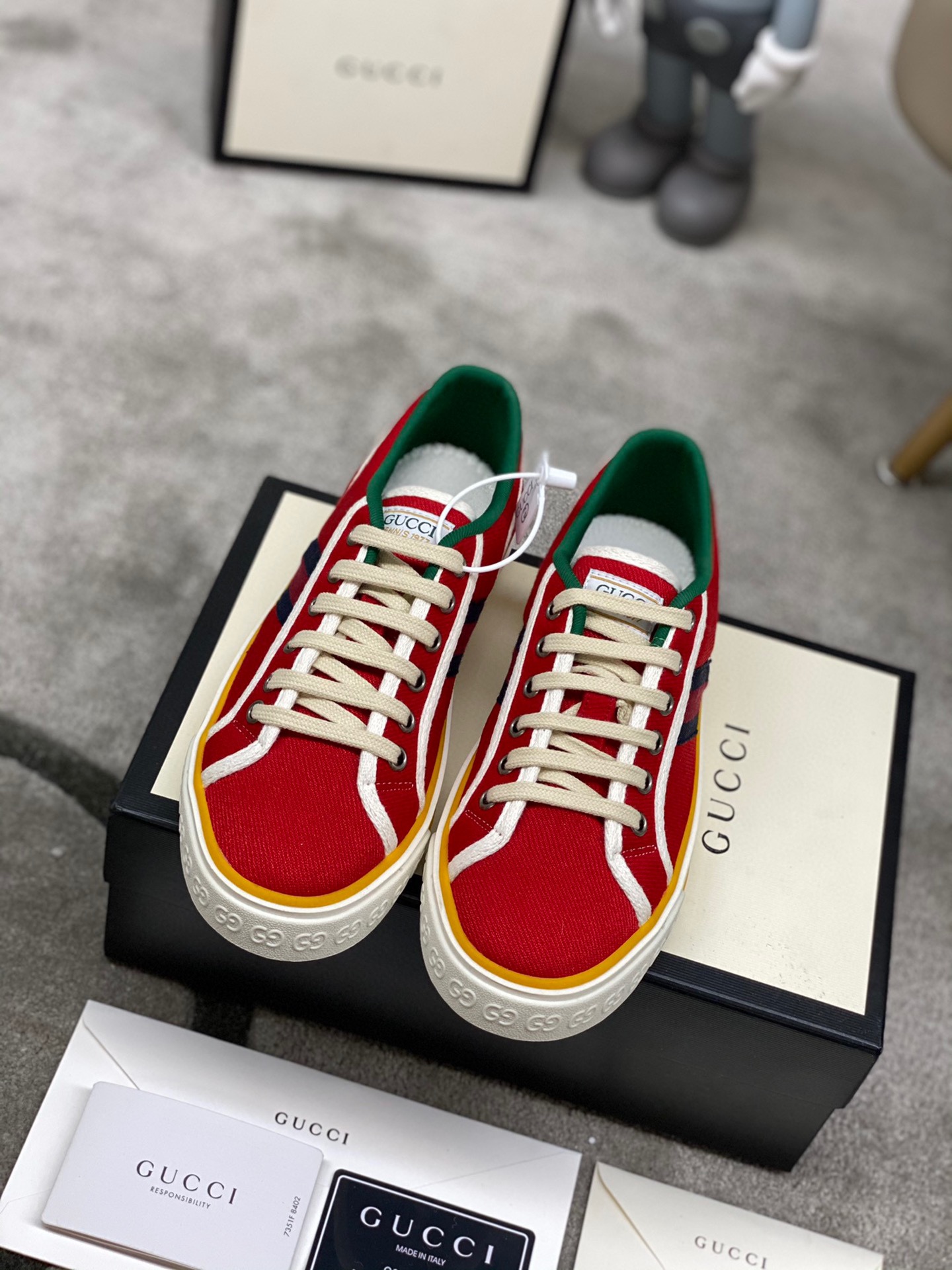 Gucci shoe209