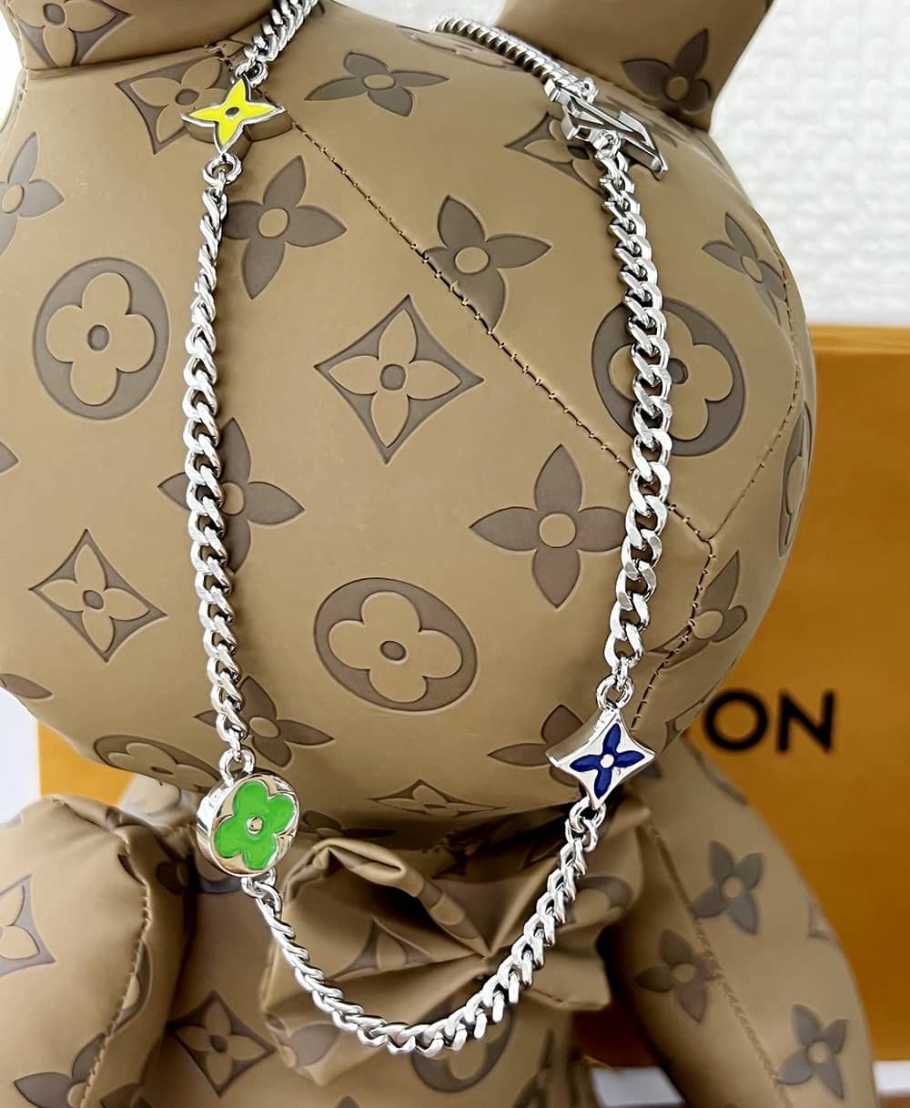 Knockoff Louis Vuitton Logo Necklace