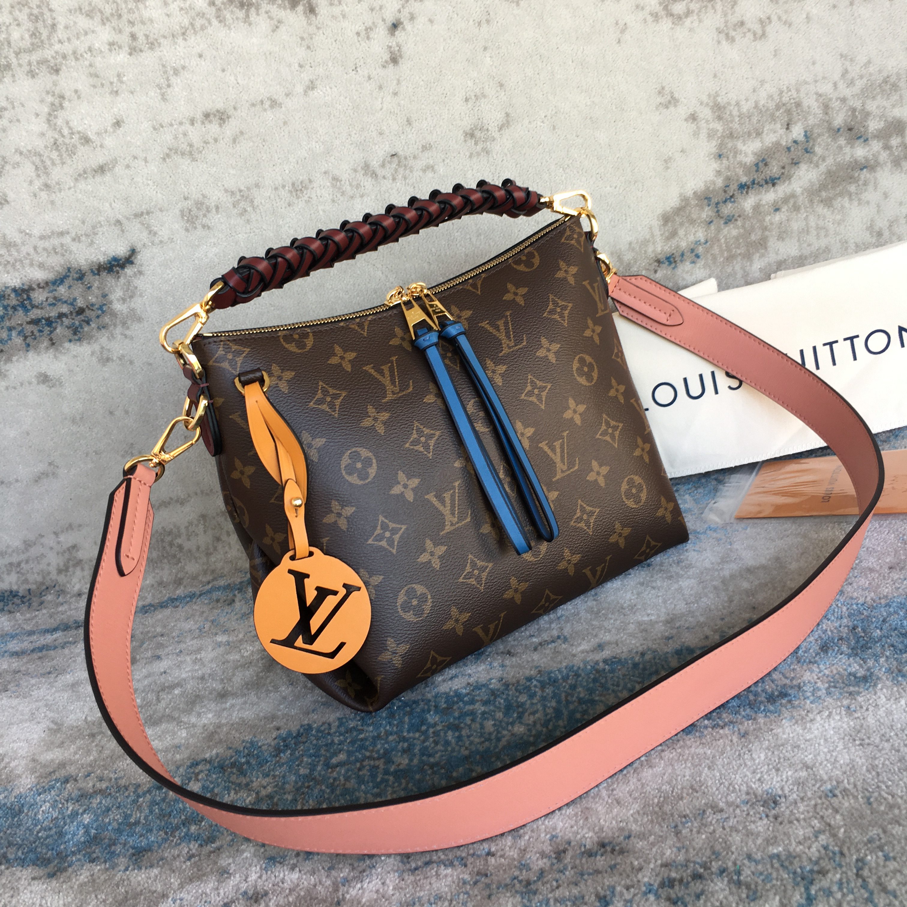 LV BEAUBOURG HOBO M55090