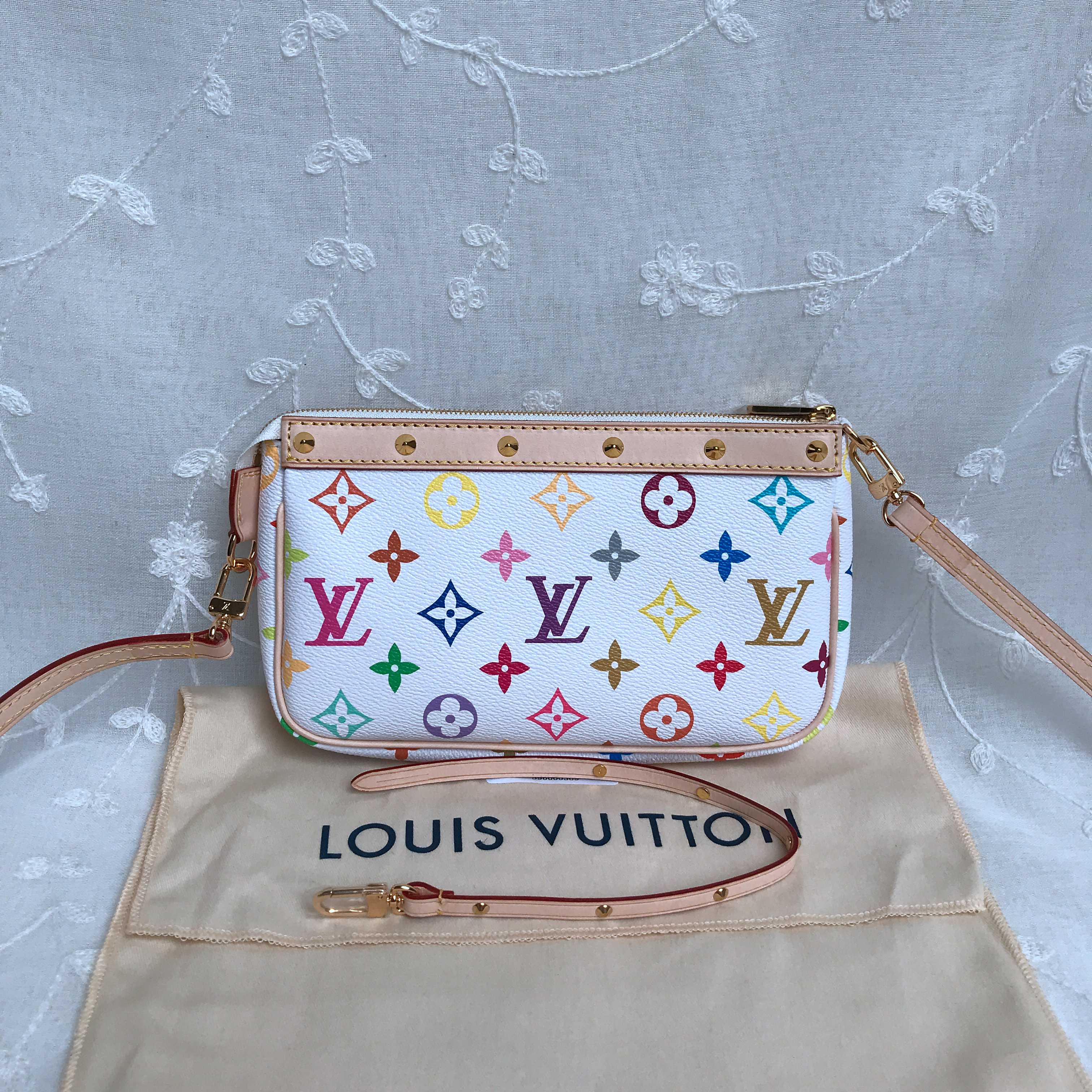 LV POCHETTE ACCESSOIRES M92649