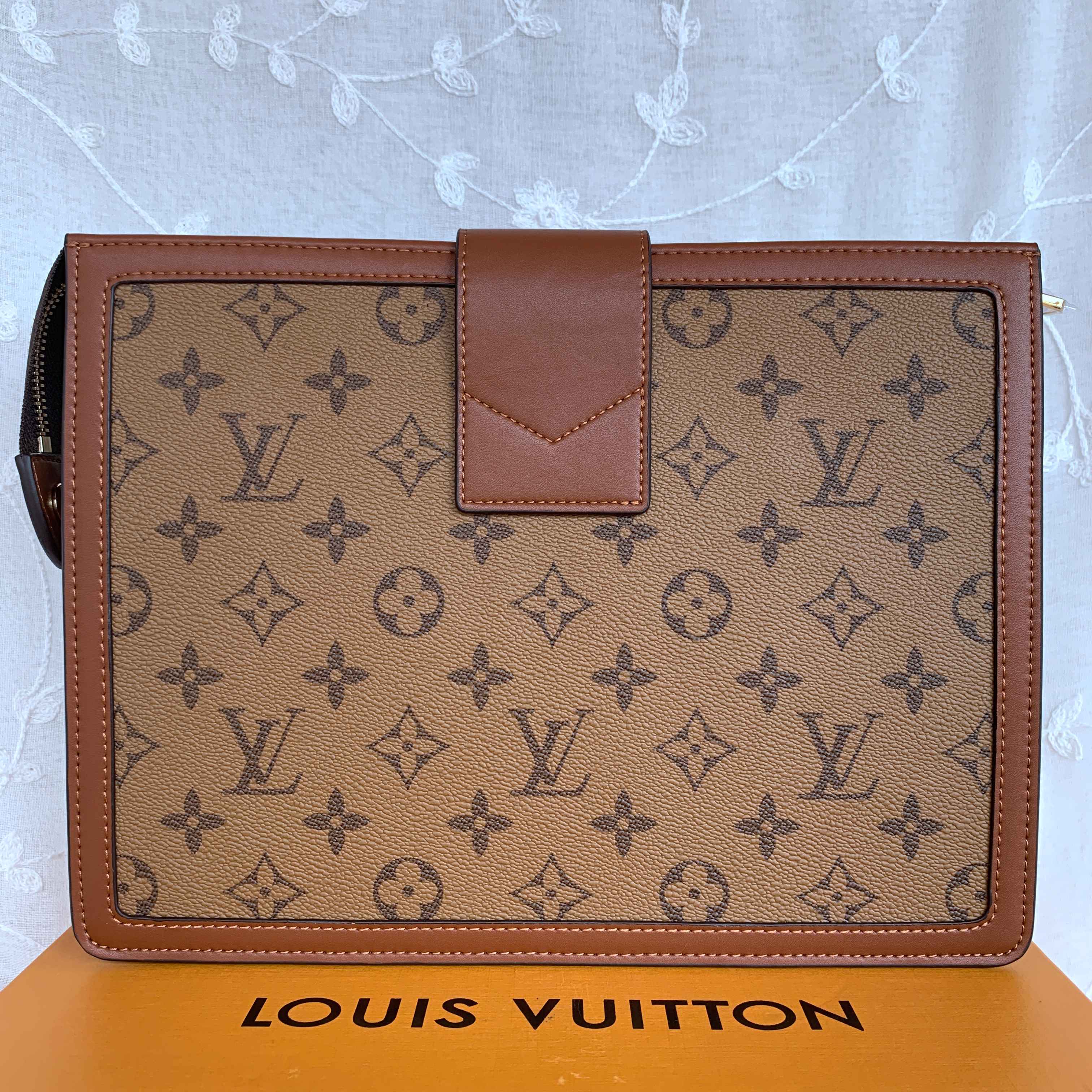 LV POCHETTE DAUPHINE M69184
