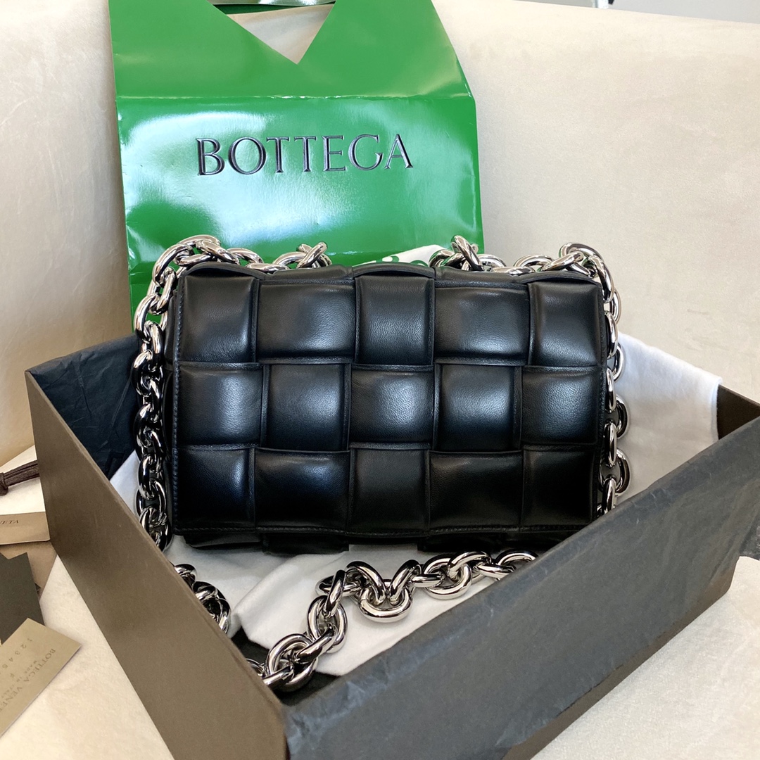 BOTTEGA VENETA THE CHAIN CASSETTE