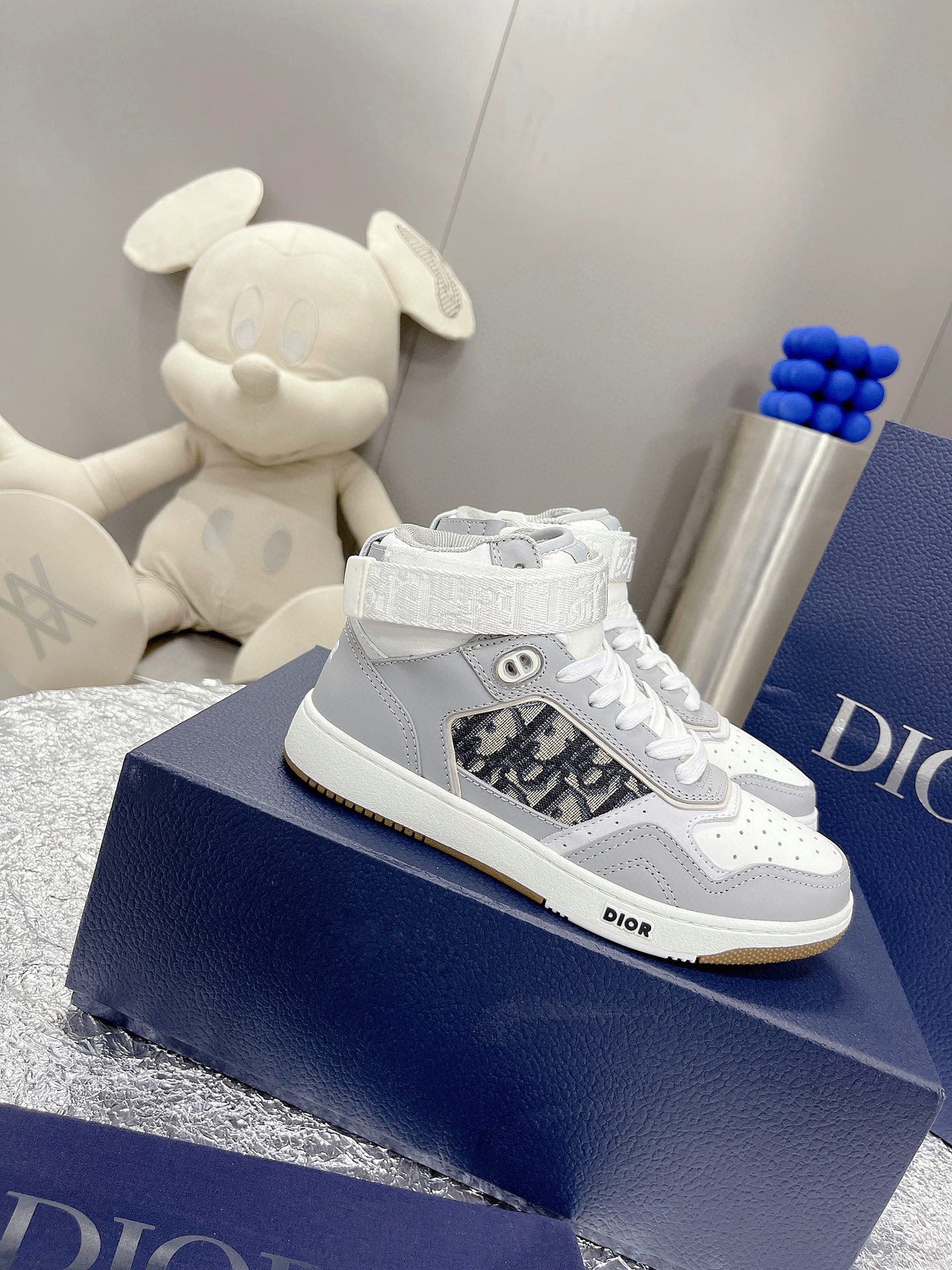 Dior shoes325