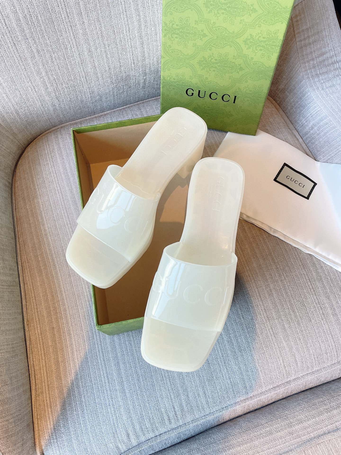 Gucci shoe304