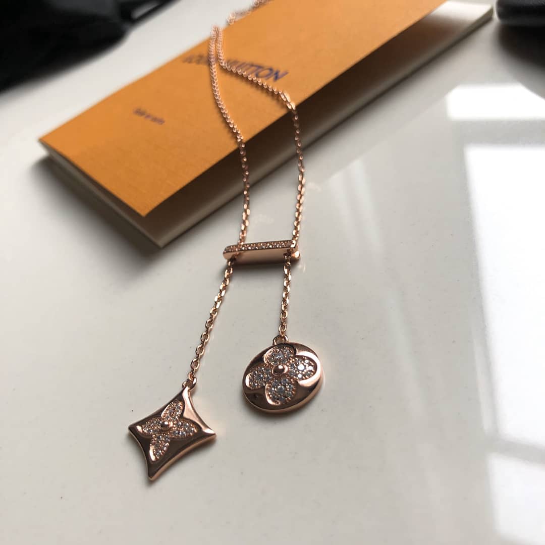 Knockoff Louis Vuitton Logo Necklace