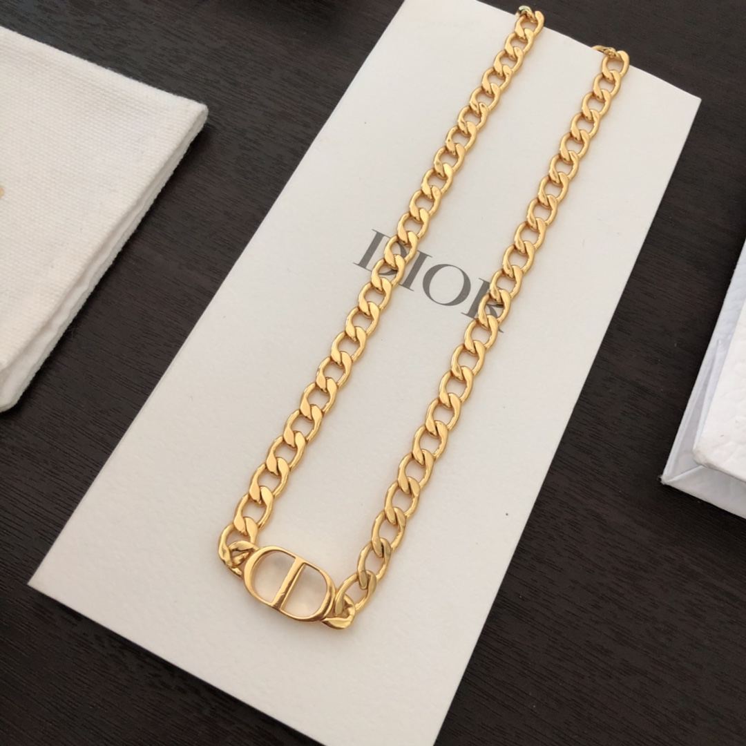 Dior ️letter chocker