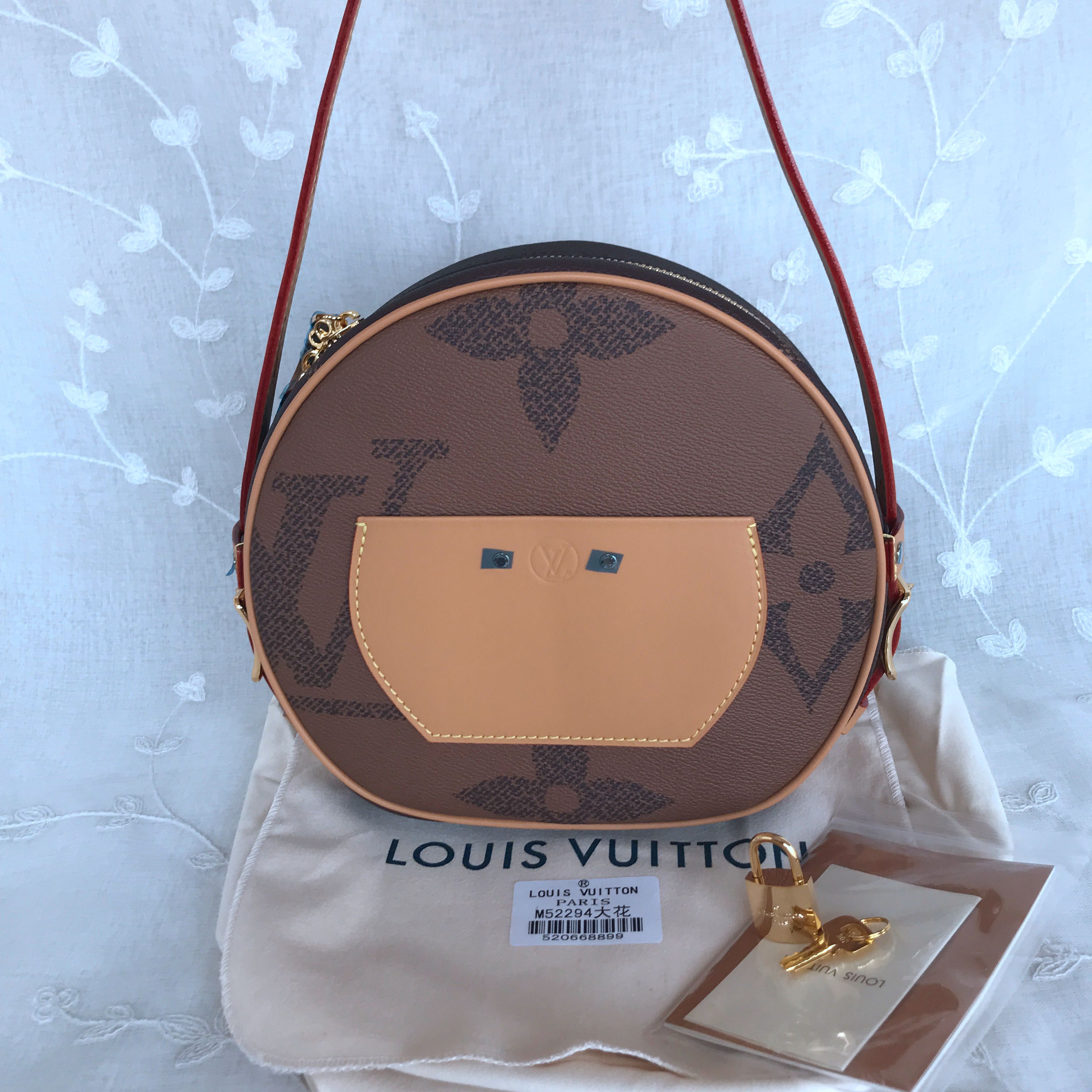 LV BOITE CHAPEAU SOUPLE M52294