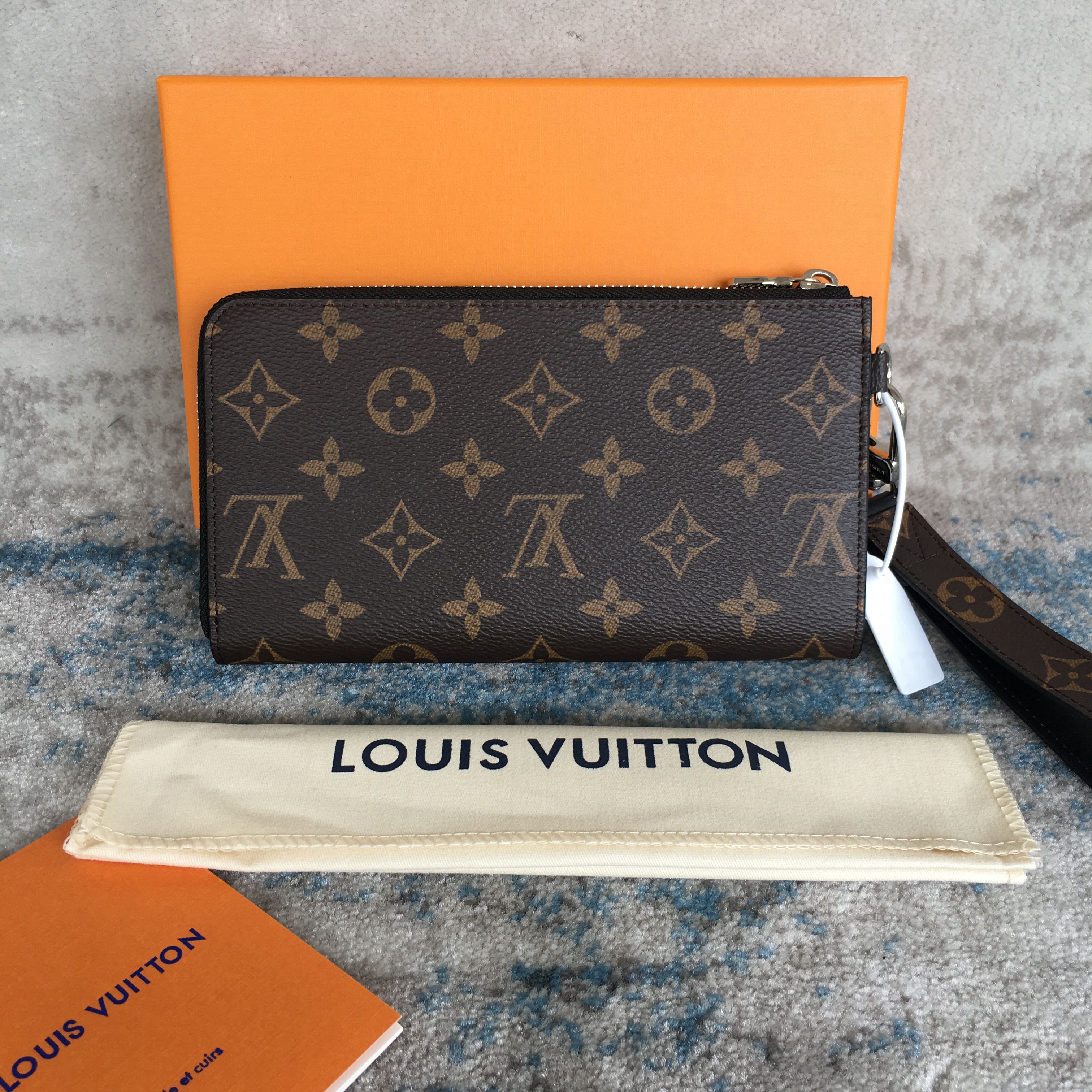 LV ZIPPY DRAGONNE M69407